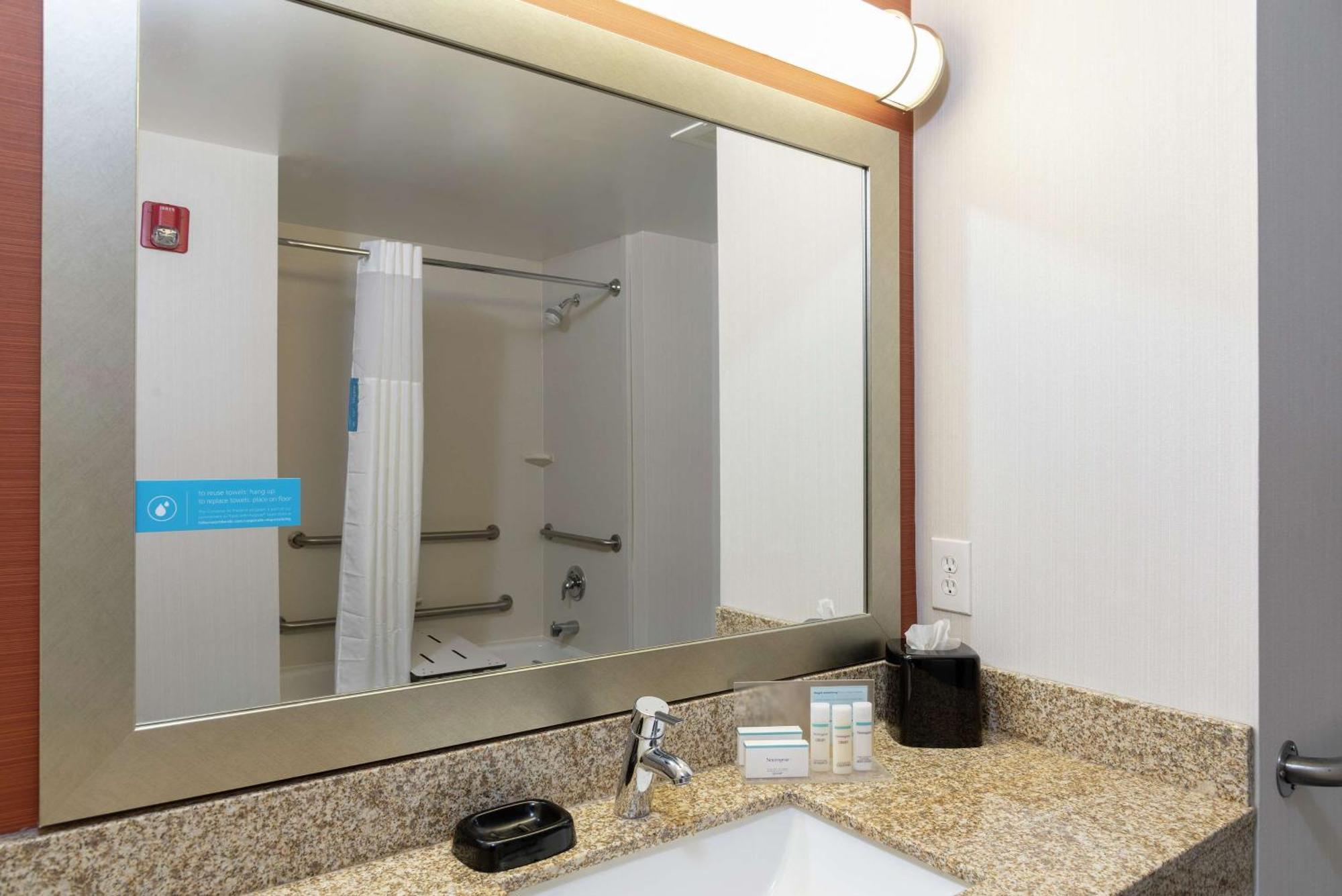 Hampton Inn Akron-South Exteriör bild