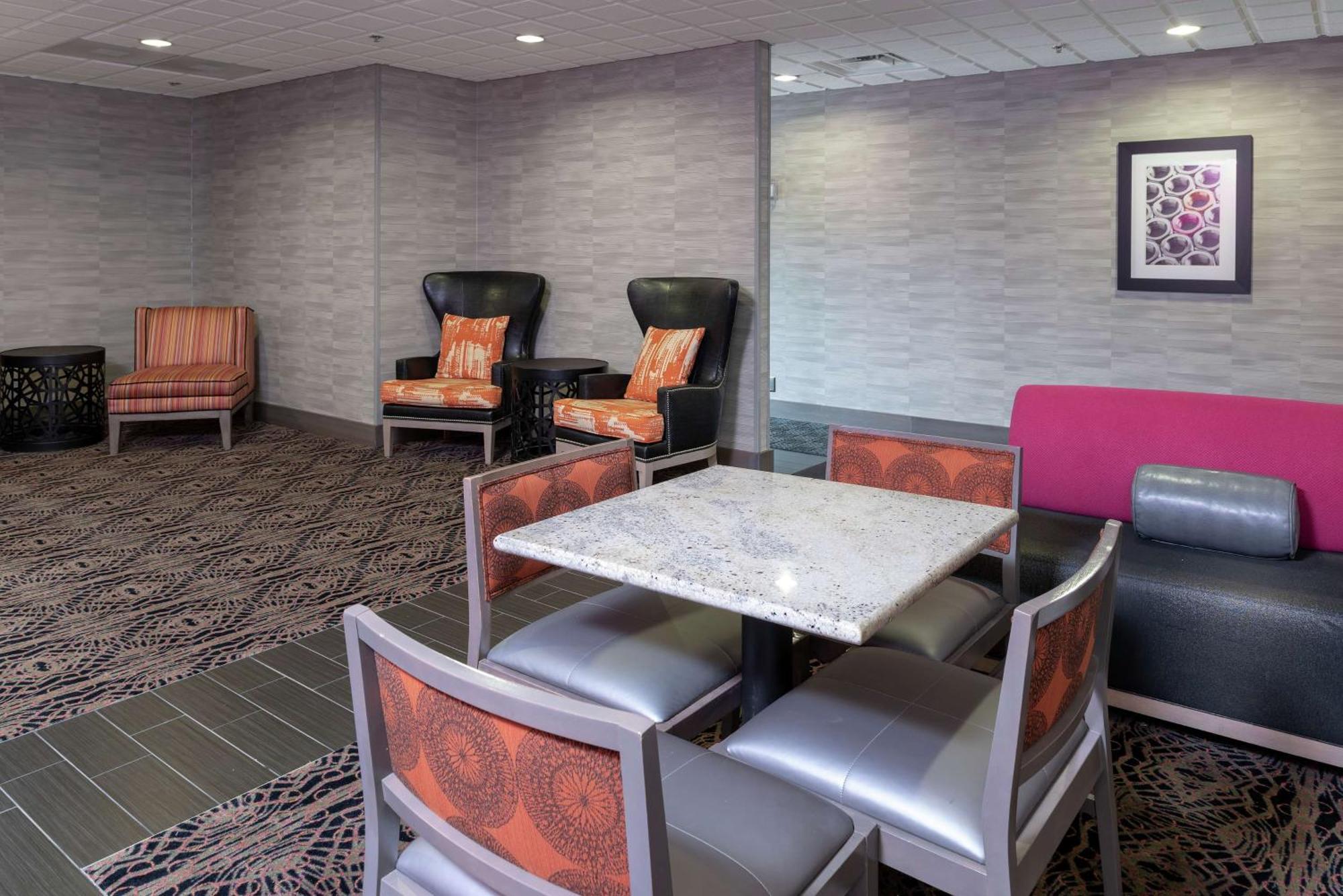 Hampton Inn Akron-South Exteriör bild