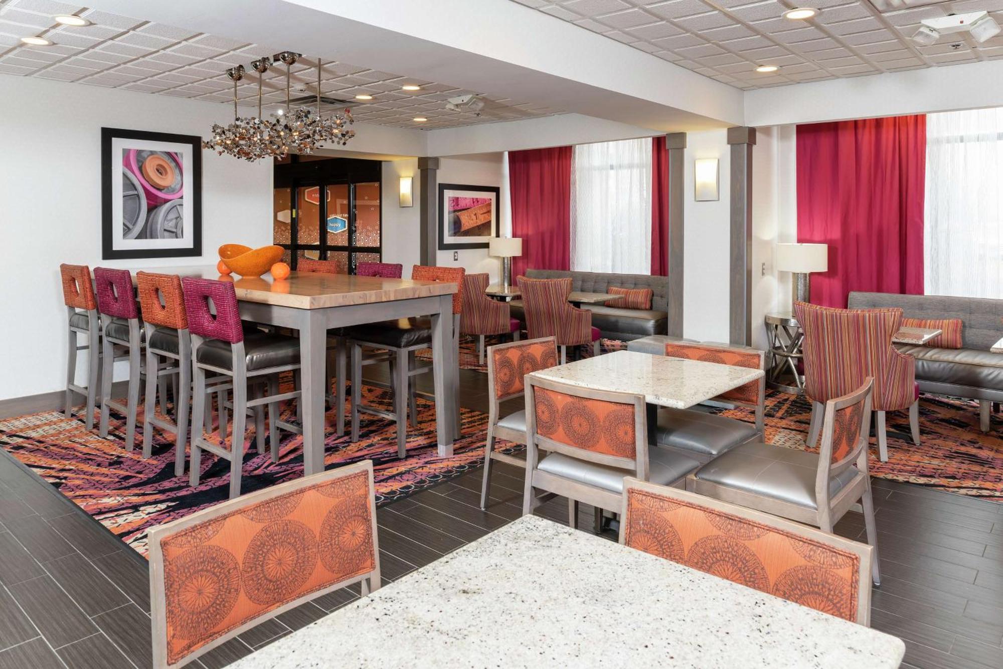 Hampton Inn Akron-South Exteriör bild