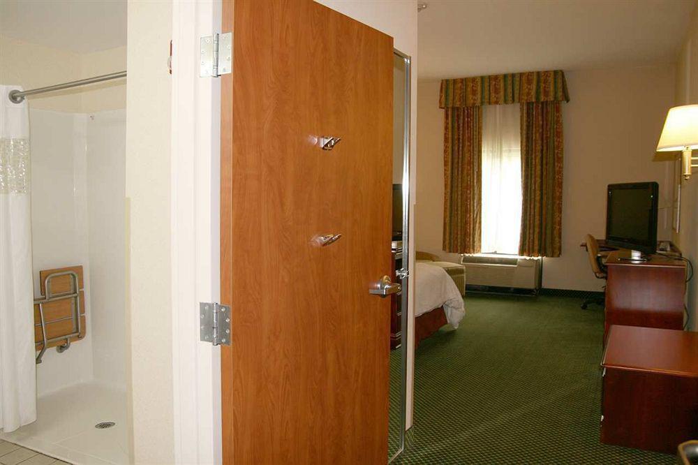 Hampton Inn Akron-South Rum bild